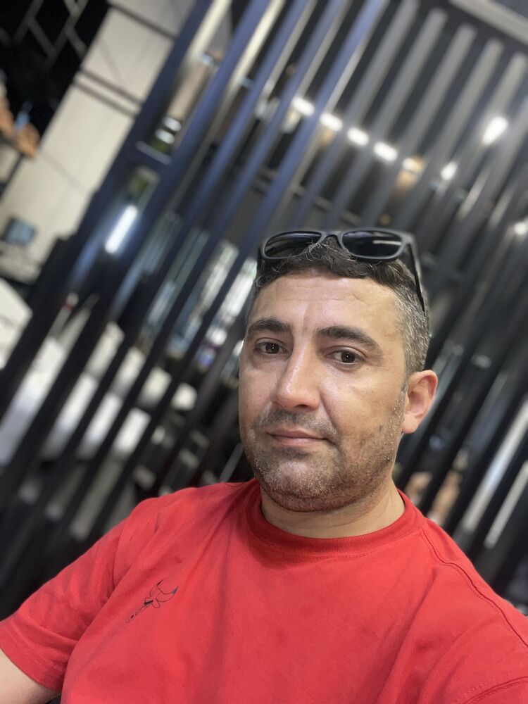  48627477  Murad, 42 ,    