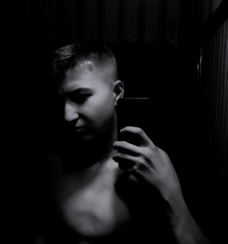  40696357  Rodion, 21 ,    --
