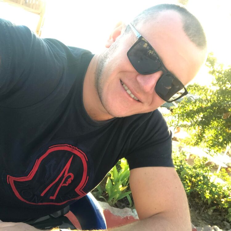  52892517  Mixal, 37 ,    Dedinka Pri Dunaji