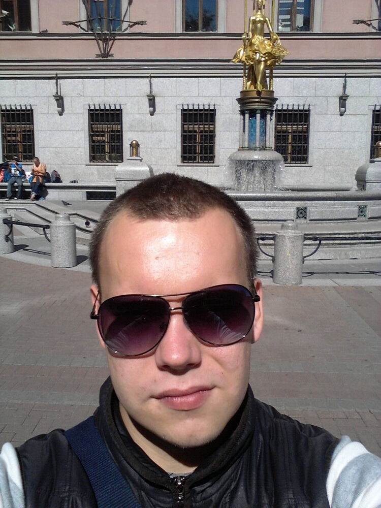  6389067  Den, 32 ,    