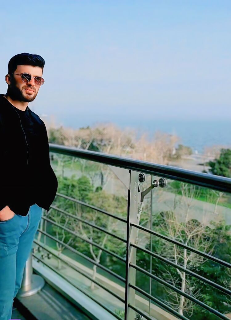  42785187  Kerim, 26 ,    