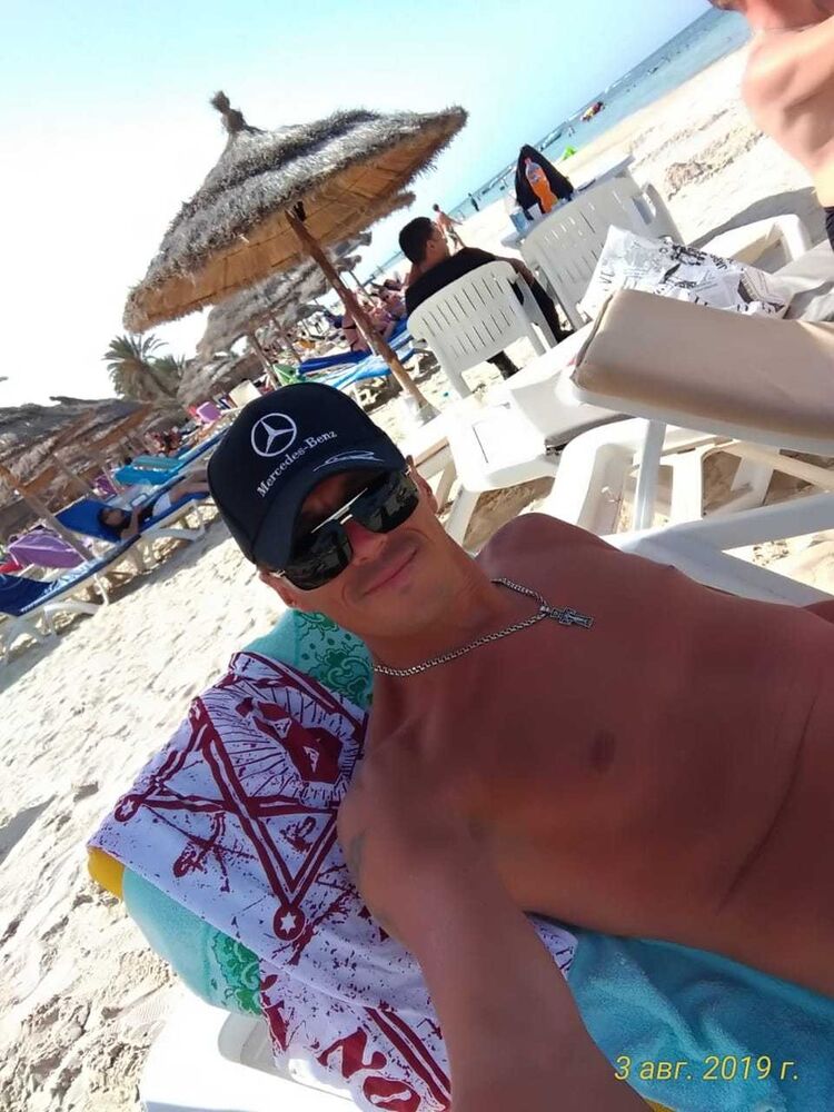  ,   Valdis, 43 ,     , c 
