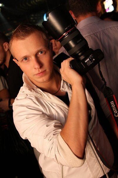  54643837  Sega, 24 ,    