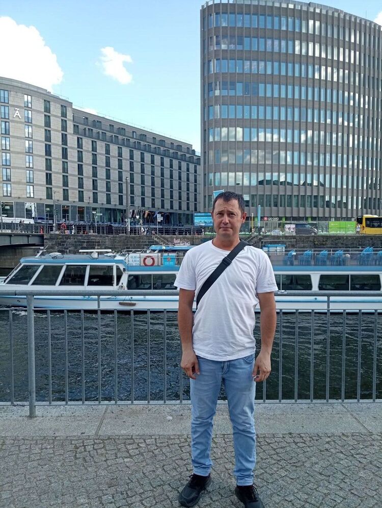  54714547  Nicolae, 40 ,    