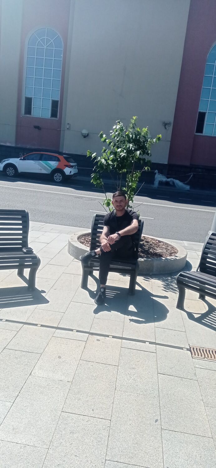  28488667  Armen, 33 ,    