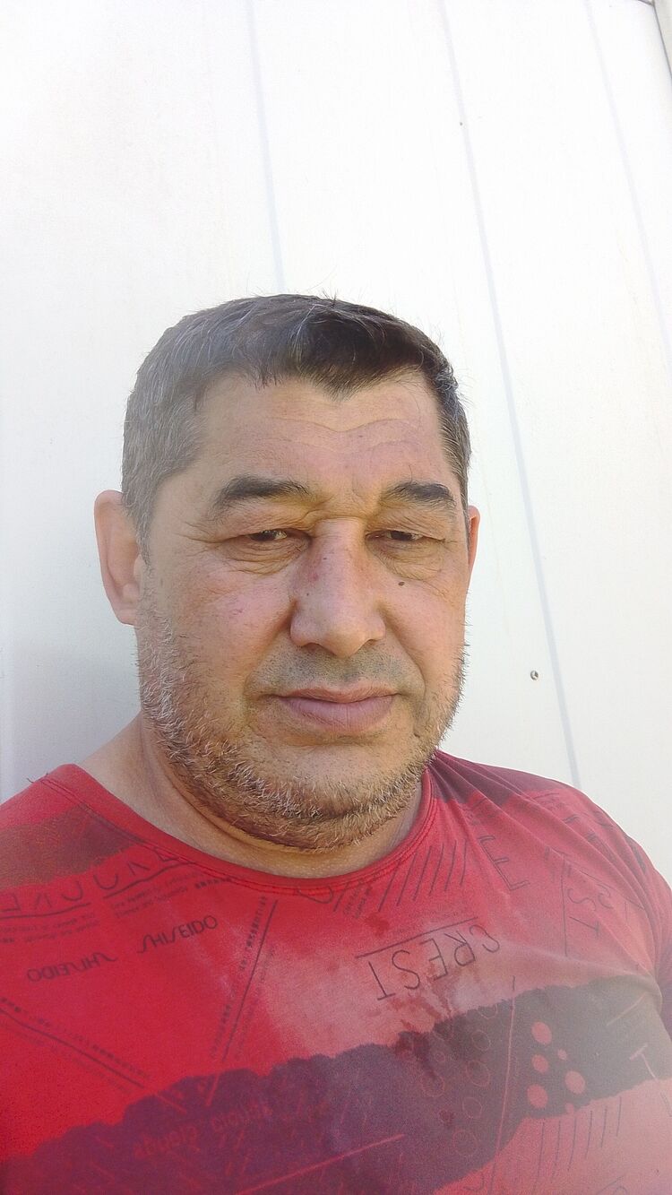  44098497  Damir, 50 ,    