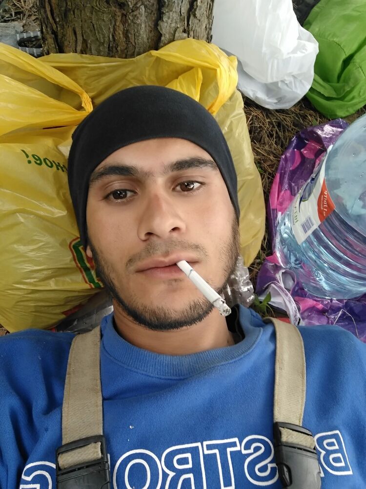  ,   Artur, 32 ,   