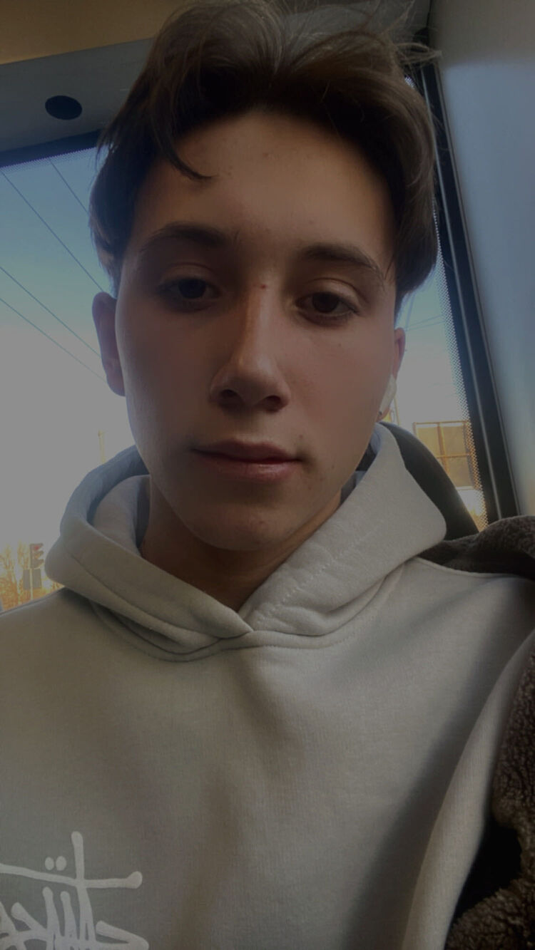  48801187  Daniel, 19 ,    