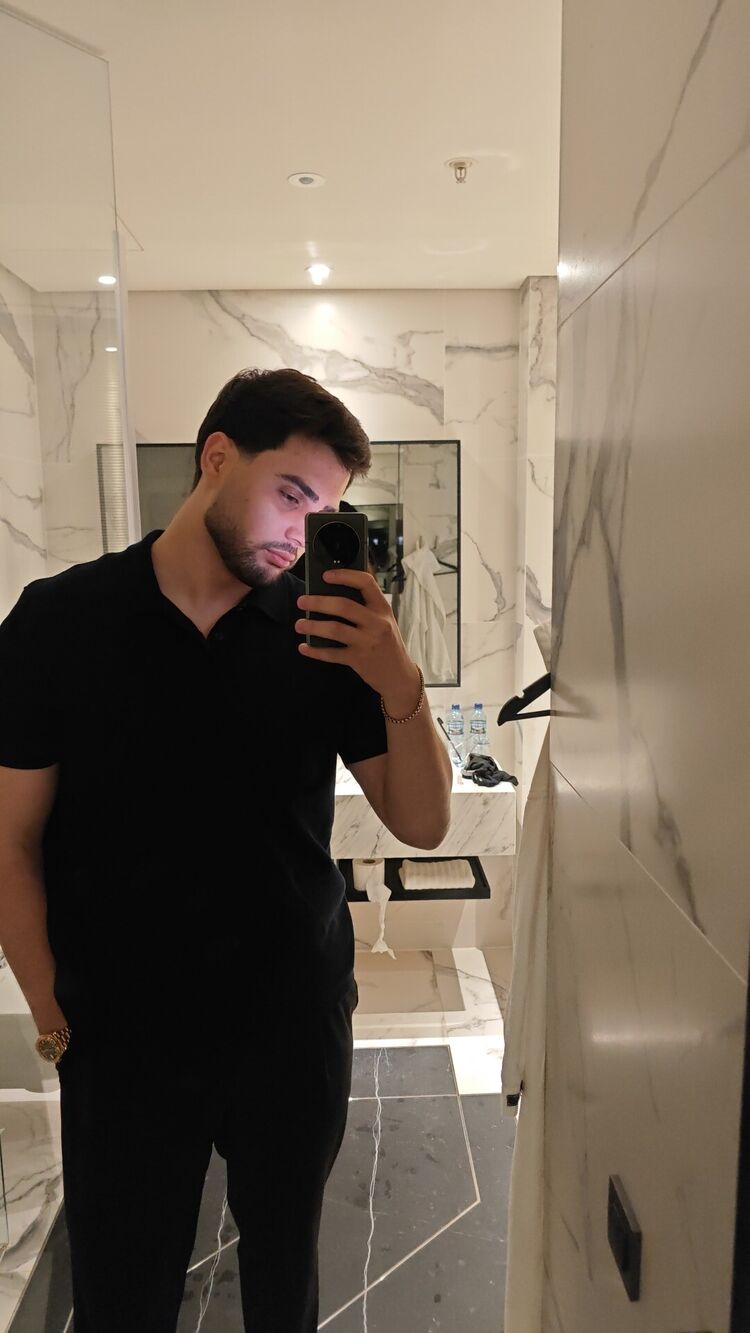  52600727  Raul, 24 ,    