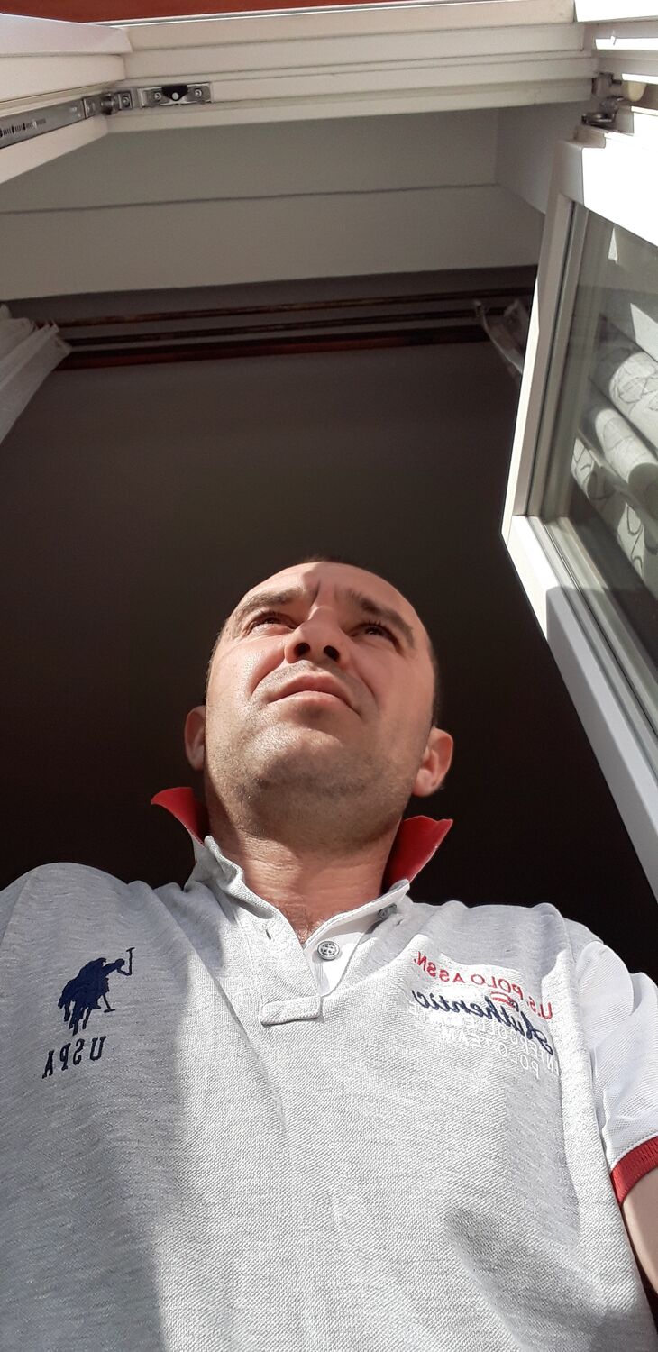  25462127  Sergiu, 36 ,    Radlice
