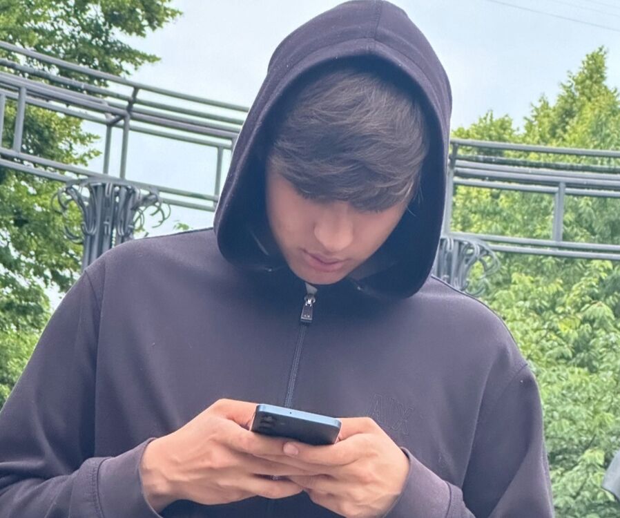  52374957  Henry, 19 ,    