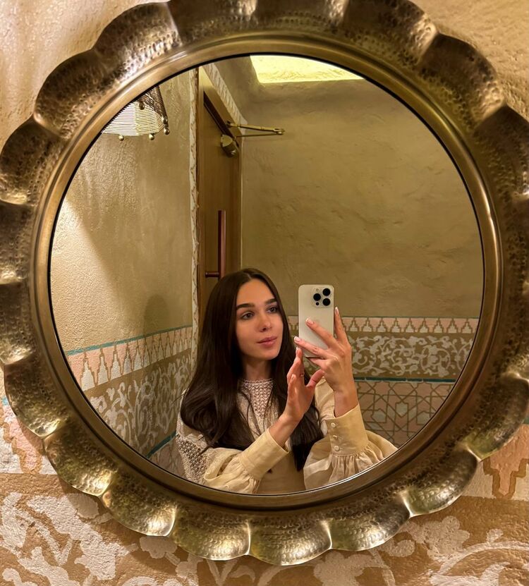  46918957  Alina, 28 ,    