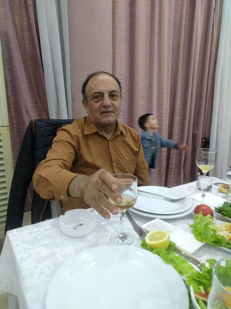  43296807  Elcin, 59 ,    