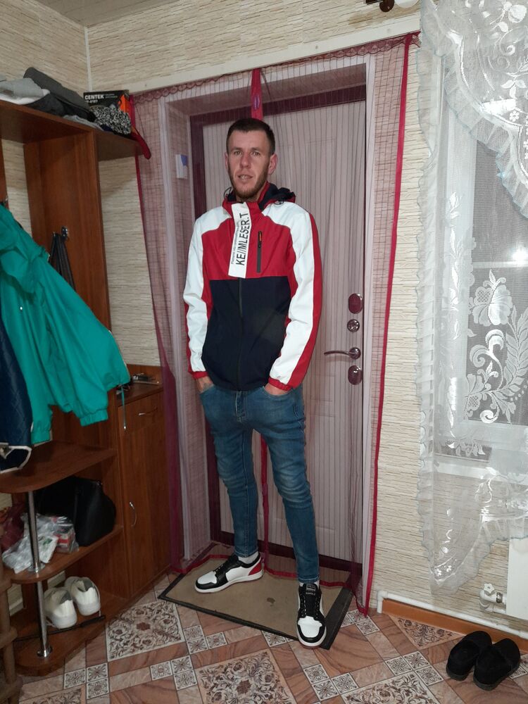  28604087  Alexander, 32 ,    