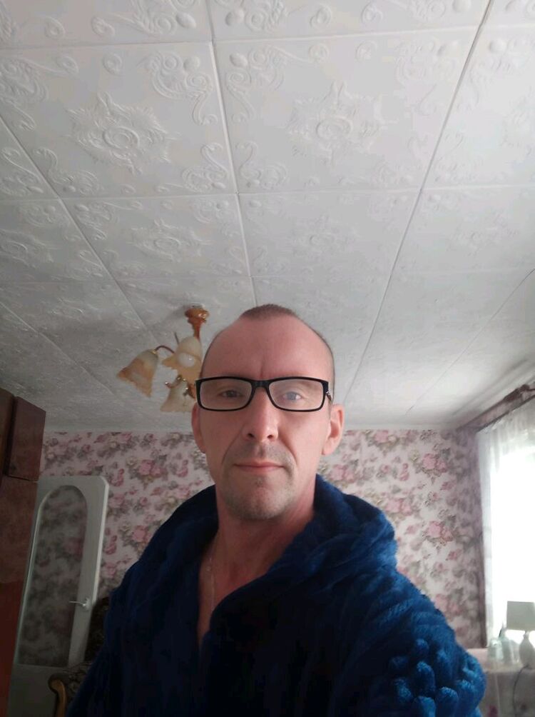  38253057  Viktor, 50 ,    