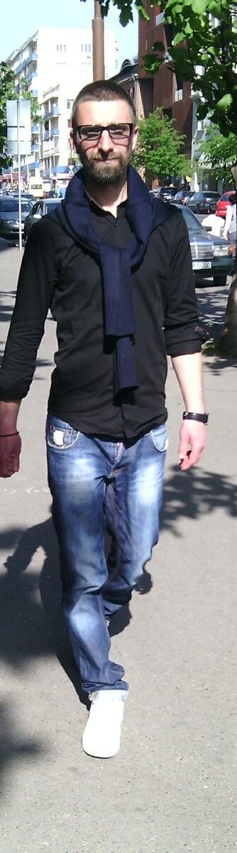  9668157  Sergi, 43 ,    