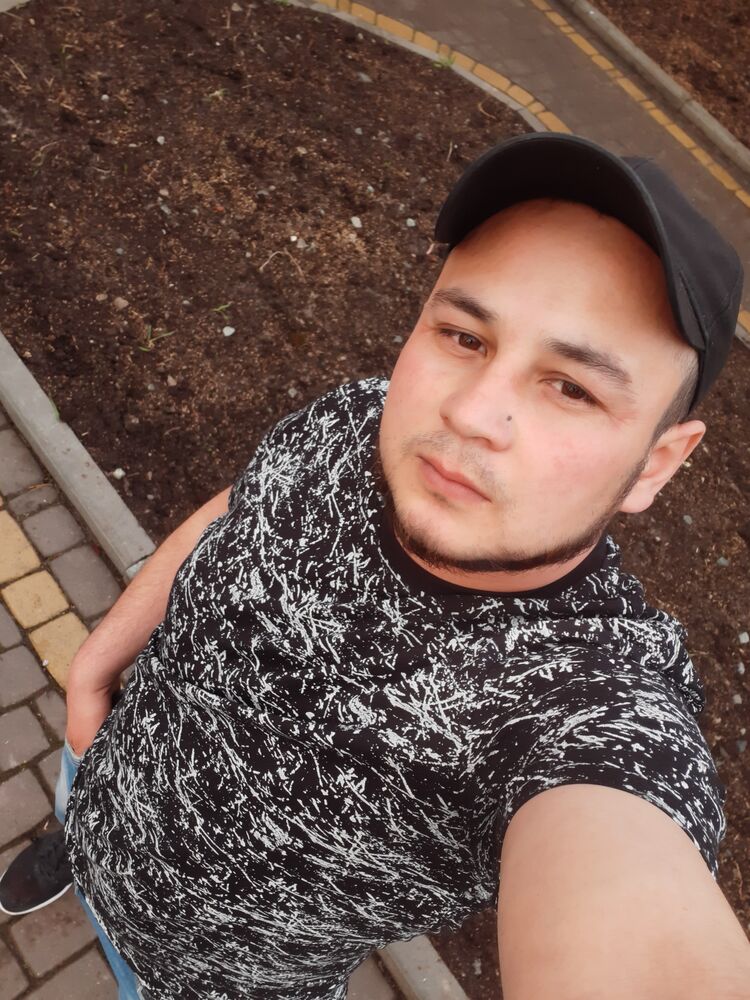  23279117  John, 34 ,    