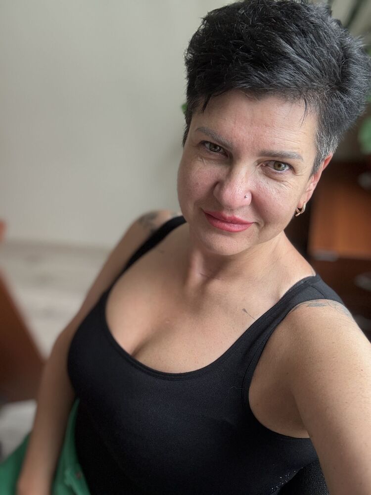  53233587  Larisa, 52 ,    