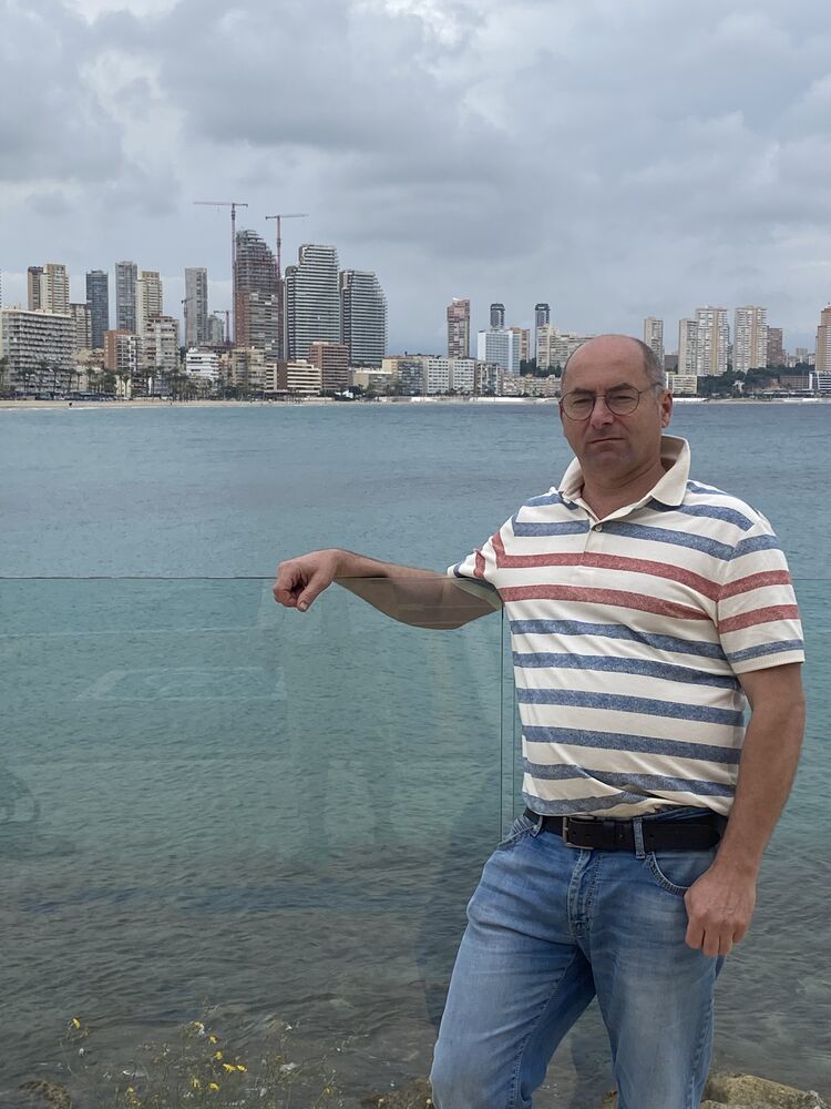  47221557  Andrei, 45 ,    