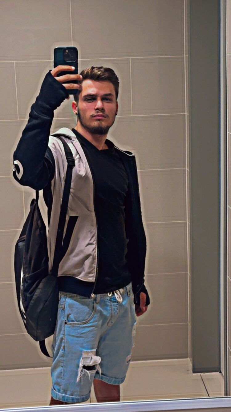  46797067  Mihai, 21 ,    