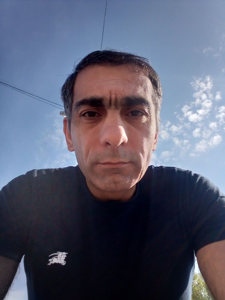  45701677  David, 44 ,    