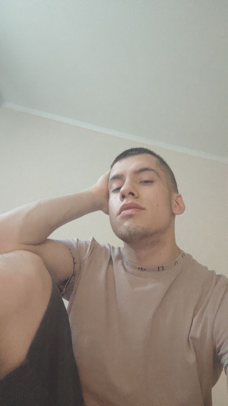  45278197  Anton, 25 ,    