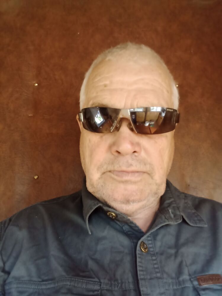  52688397  Ruslan, 61 ,    