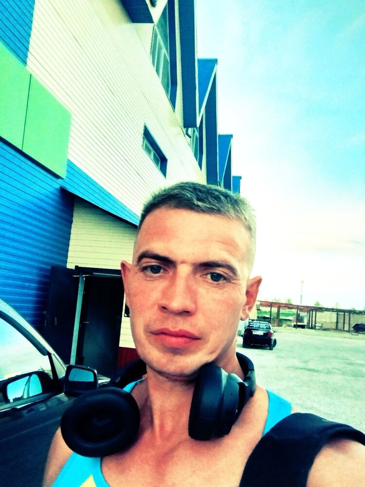  45104337  Denis, 42 ,    