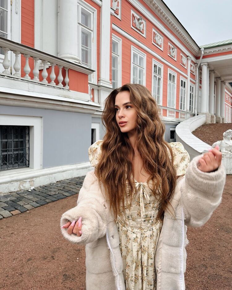  ,   Victoria, 23 ,   ,   
