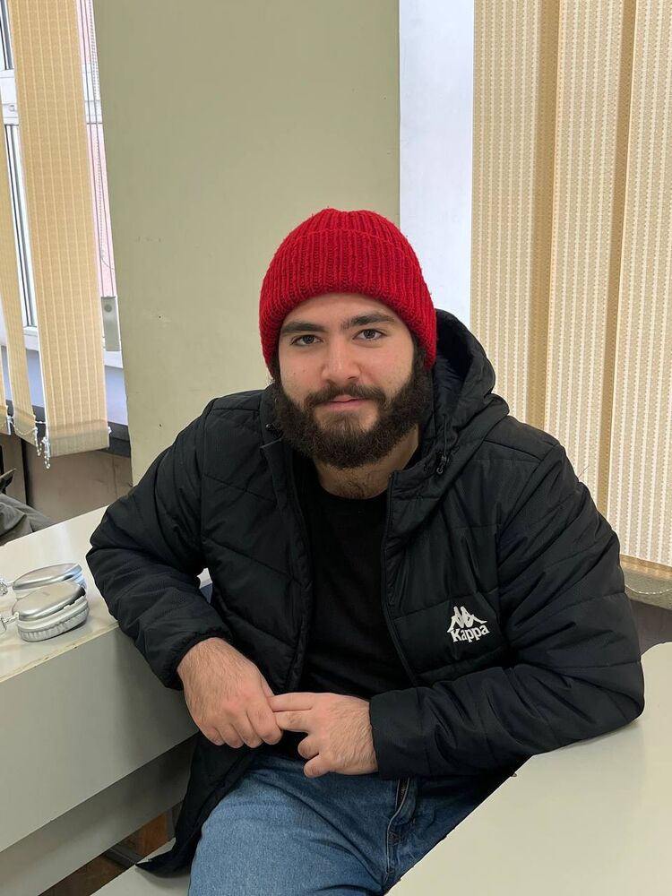  54223557  Erik, 19 ,    