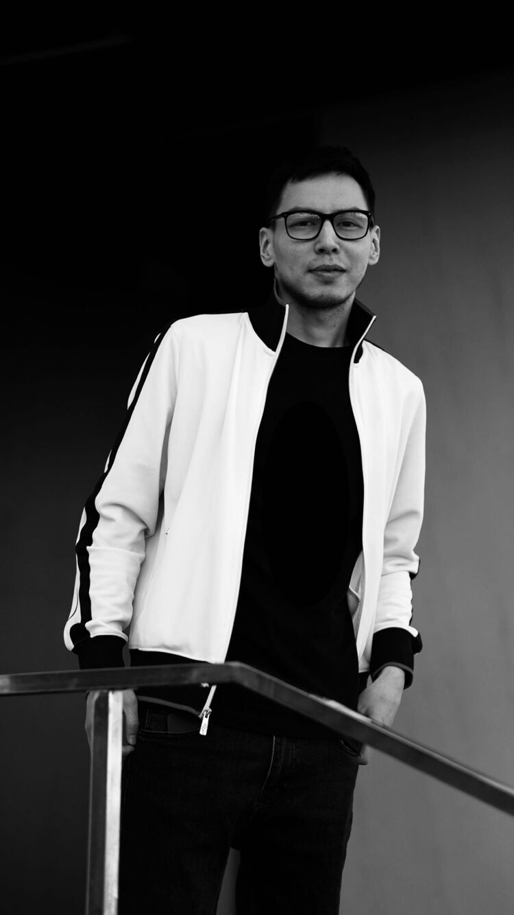  43436627  Bolat, 34 ,    