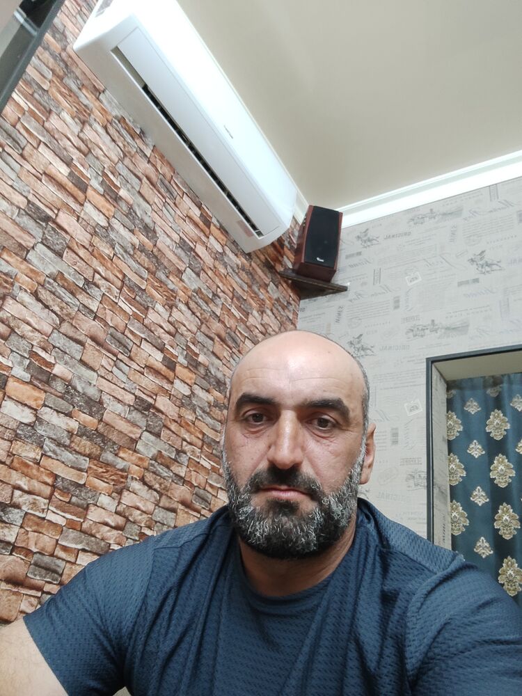  44262577  Sahin, 47 ,    