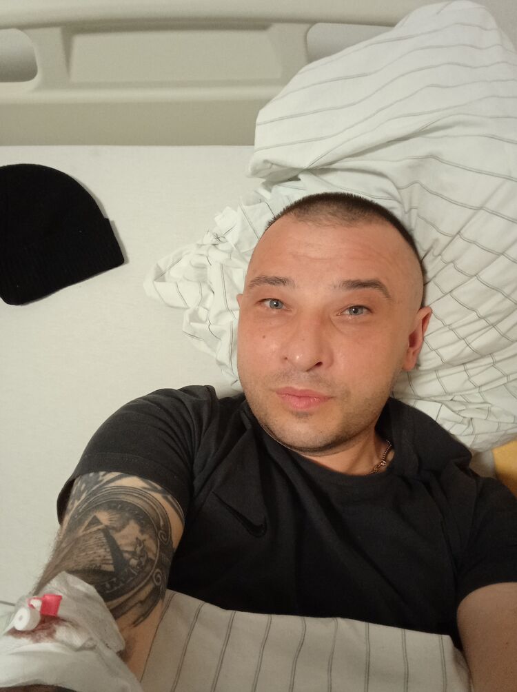  46911127  Andrej, 33 ,    