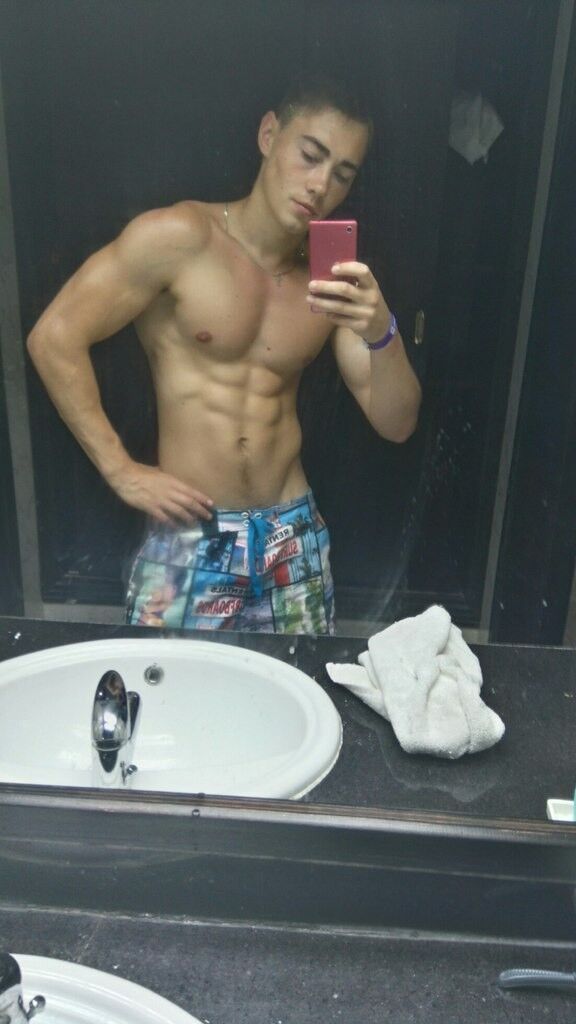  ,   Mihail, 32 ,   