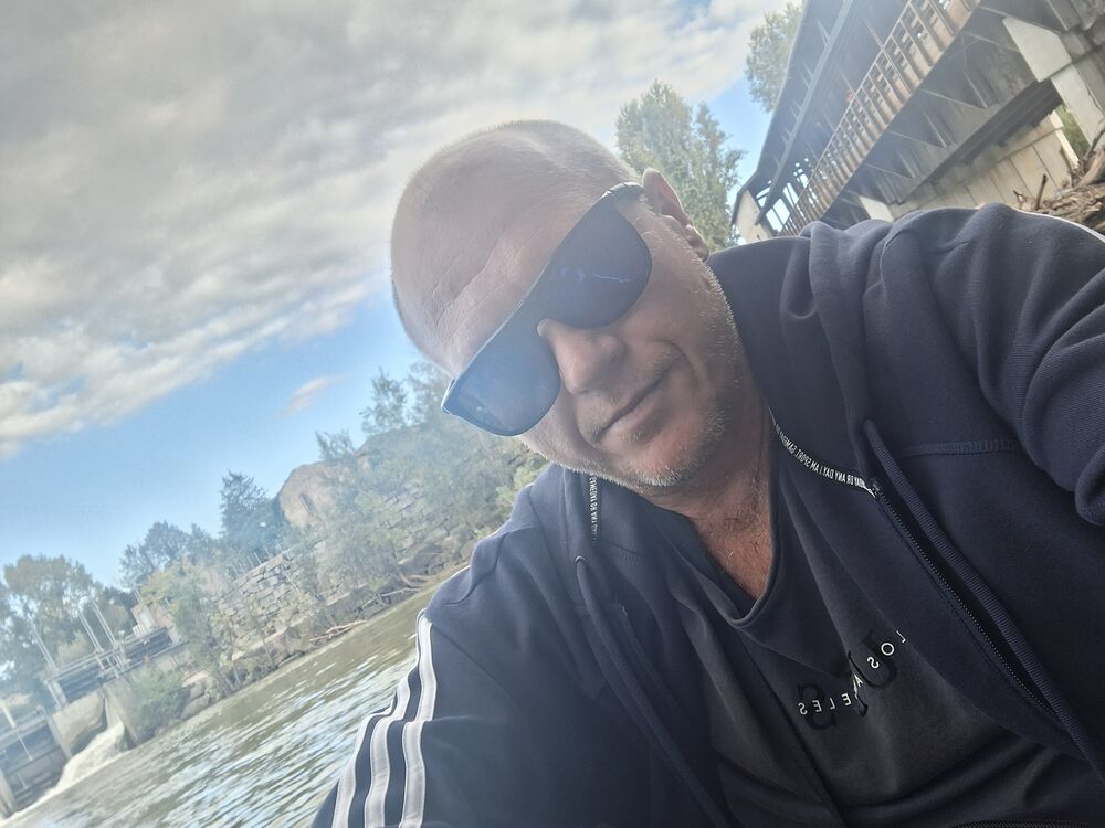  52205107  Vitali, 46 ,    