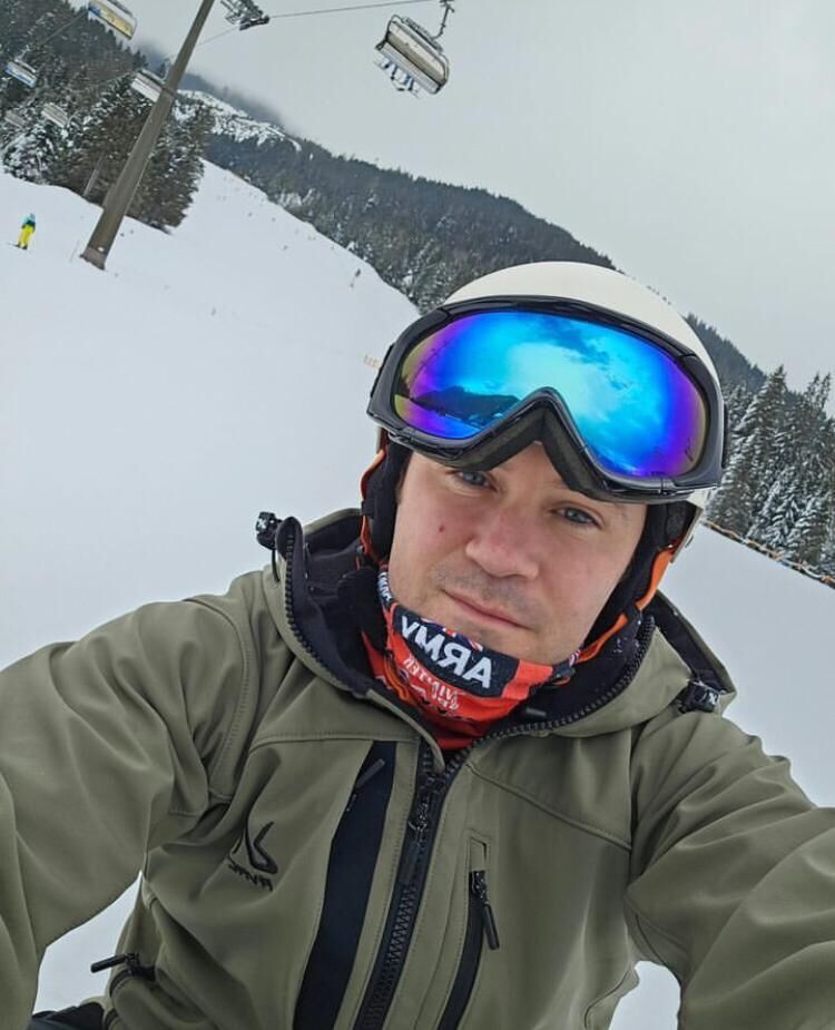  ,   John Mike, 47 ,   ,   