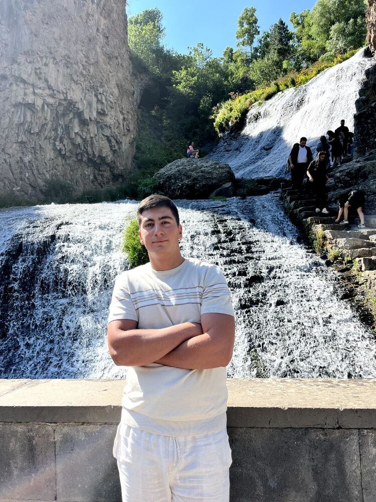  54008277  Hrayr, 21 ,    