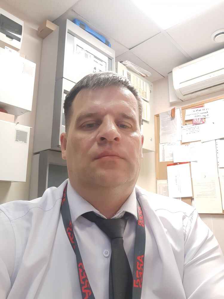  46367347  Denis, 41 ,    