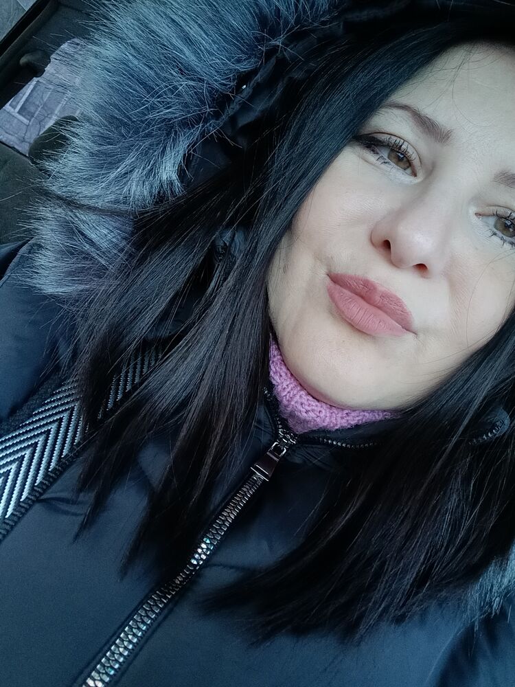  40416727  Mia, 44 ,    -