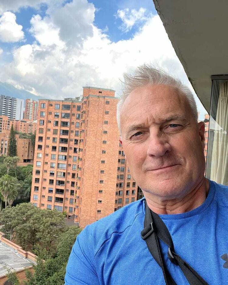  38366527  Simon, 58 ,    