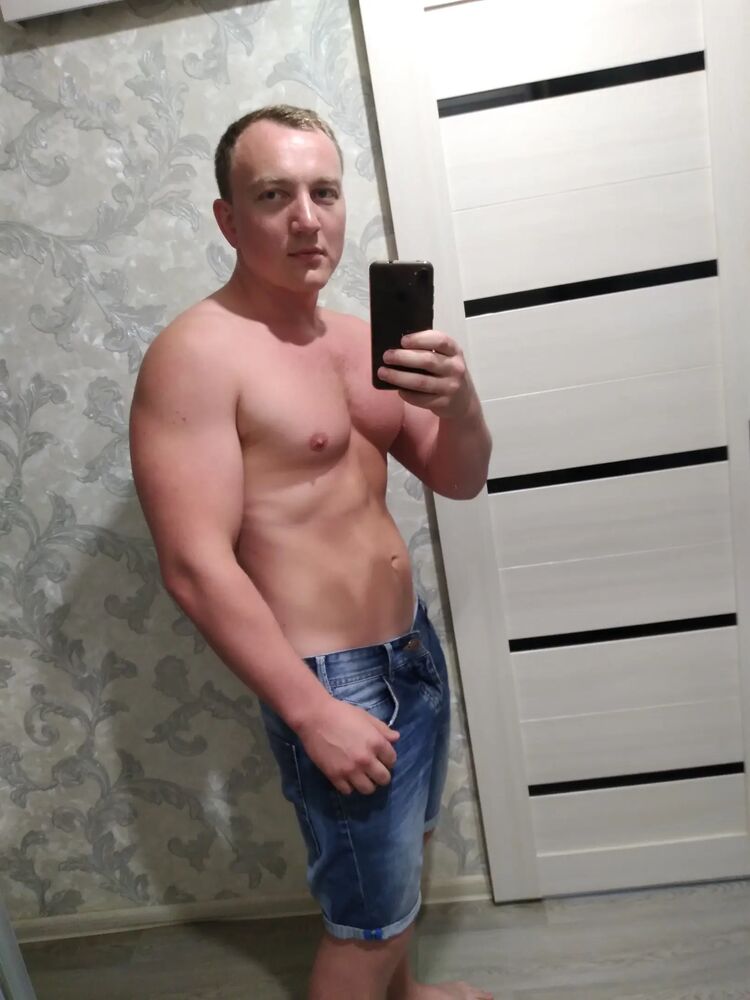  42090457  Denis, 33 ,    