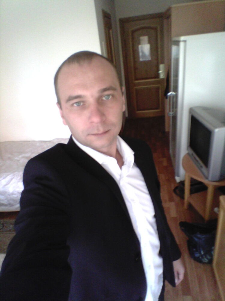  14678337  Konstantin, 40 ,    