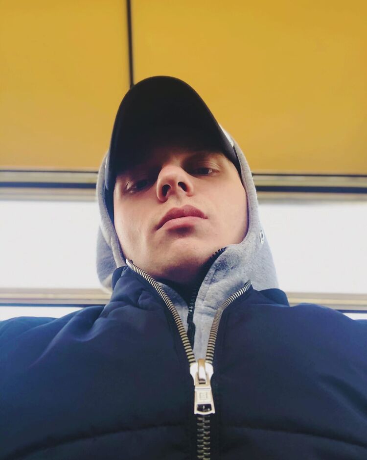  27430477  Artyom, 31 ,    