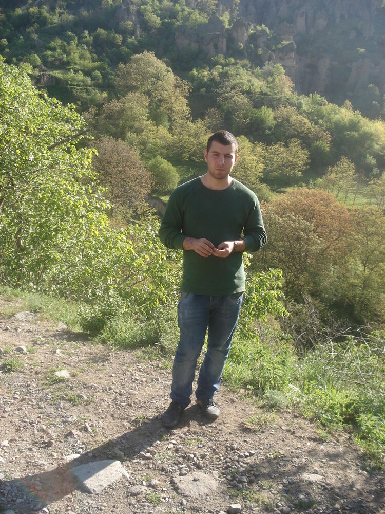  7010247  Artur, 32 ,    