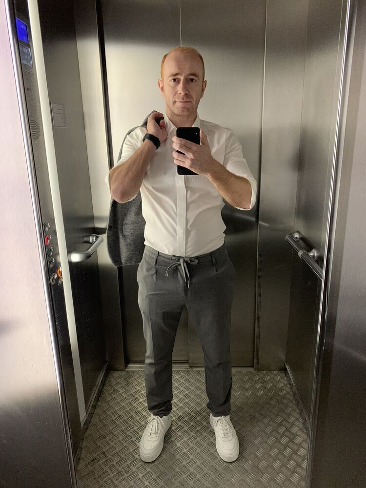  49135837  Denis, 40 ,    