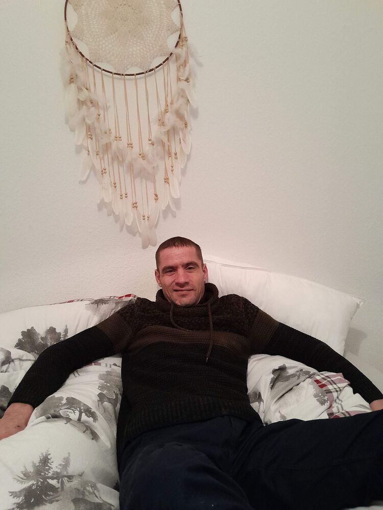  43938487  Ruslan, 44 ,    