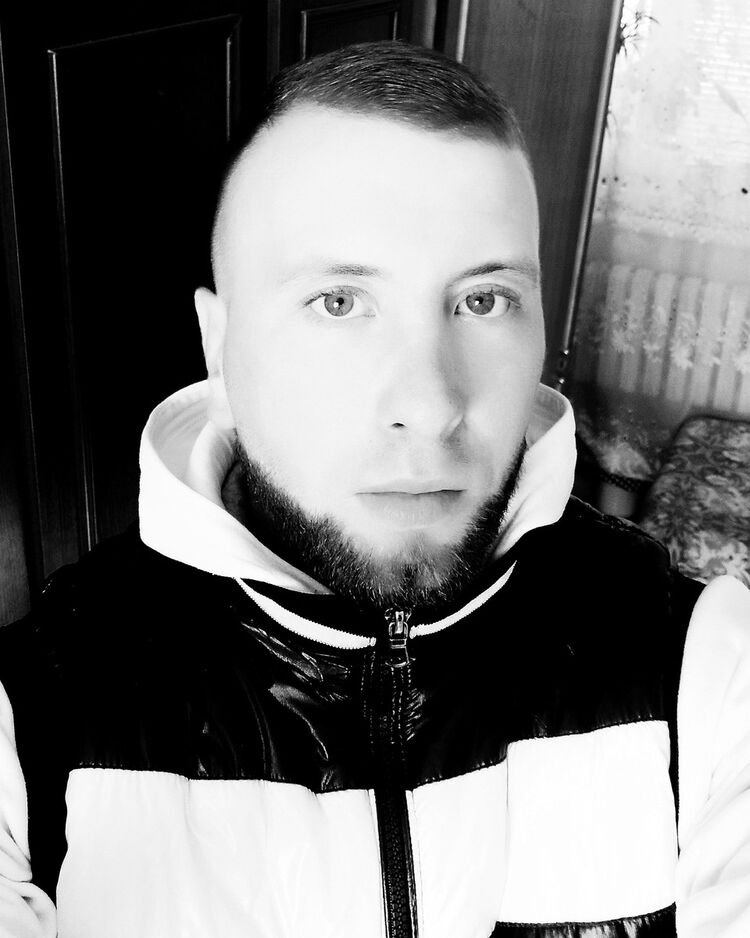  18271967  Artur, 37 ,    