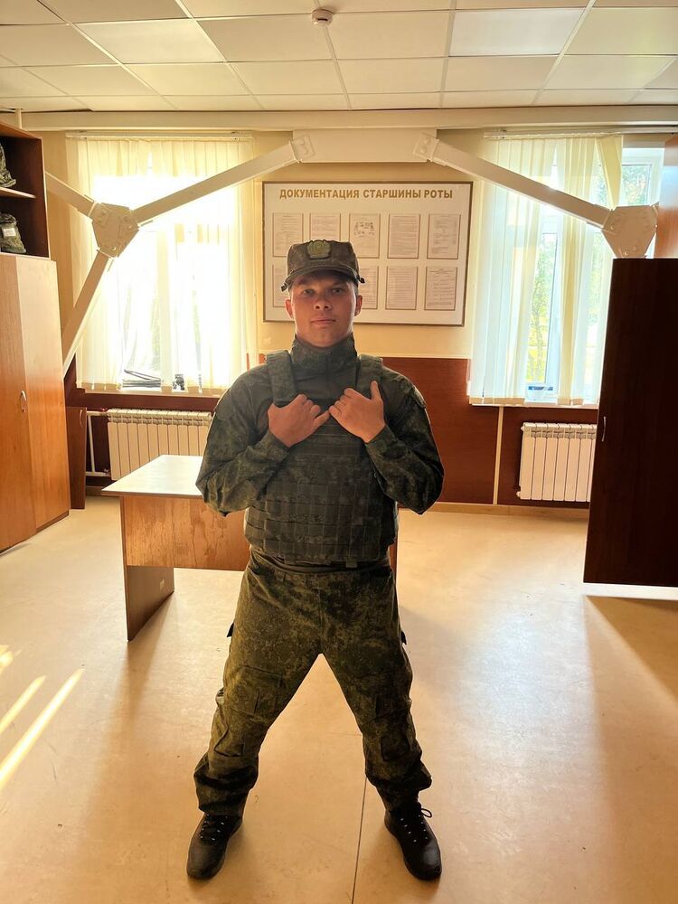  46176547  Sergey, 24 ,    