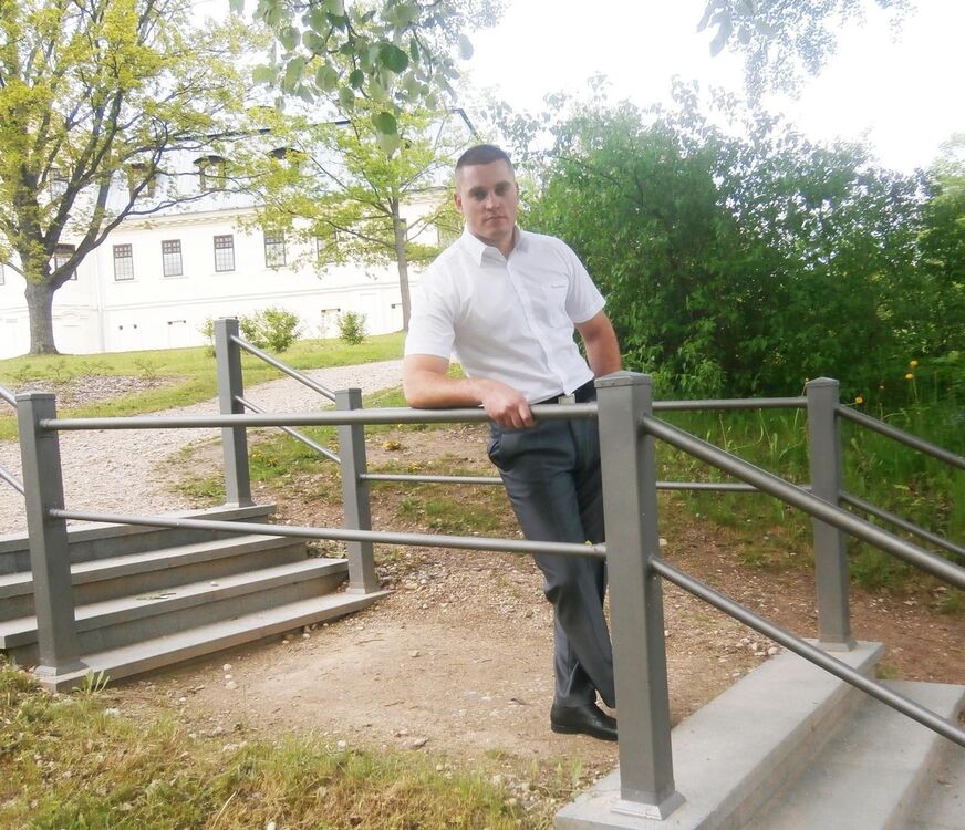  11056077  Artur, 38 ,    