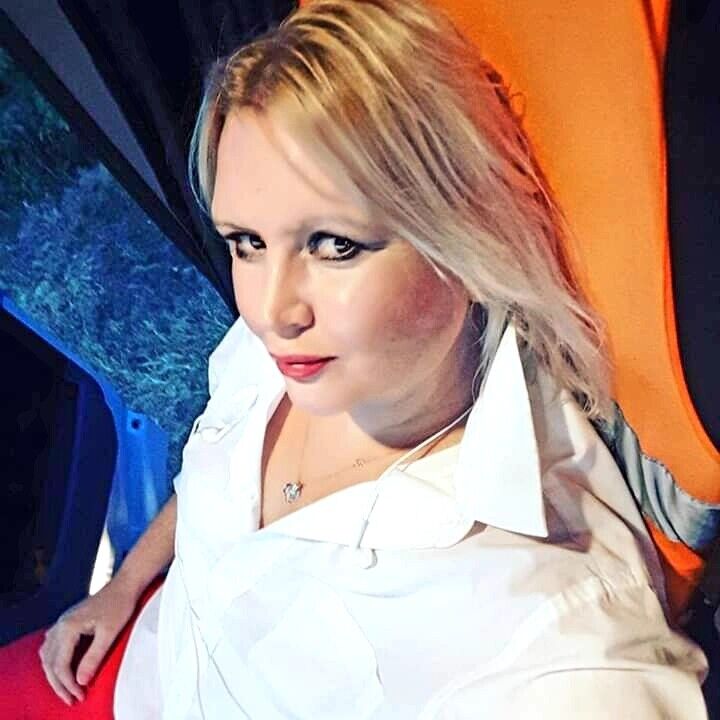  21880247  ELENA, 51 ,    